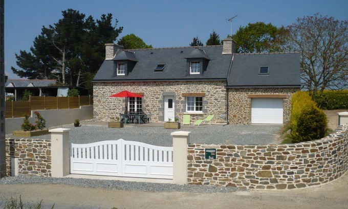 Plouha House | 80 m² Gîte ∙ 2 bedrooms ∙ 4 guests