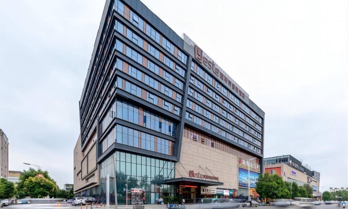 Shuangliu District Hotel | 80 m² Hotel ∙ 3 guests