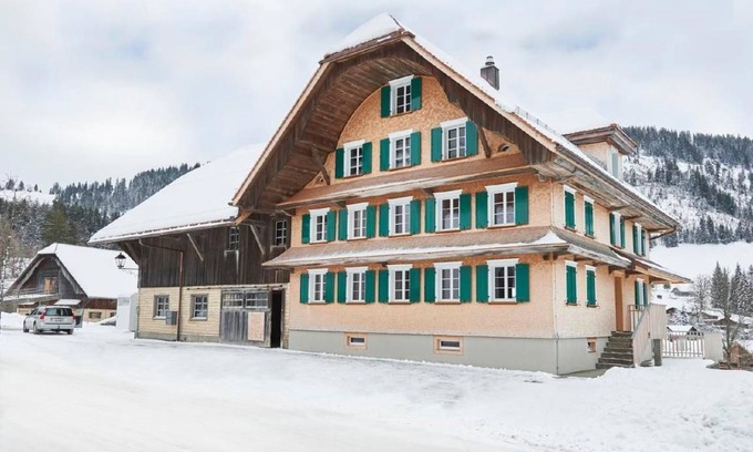 Heiligkreuz House | 80 m² House ∙ 2 bedrooms ∙ 4 guests