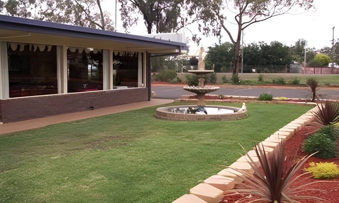 Parkes Hotel | 80 m² Motel ∙ 2 bedrooms ∙ 6 guests