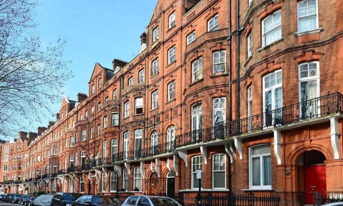 Royal Borough of Kensington and Chelsea Apartment | 80 m² Serviced apartment ∙ 3 bedrooms ∙ 8 guests