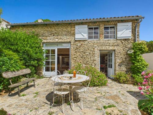 Les Portes-en-Re House | 800 m de la plage, maison pour 4 avec terrasse