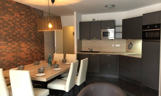 Eaux-Bonnes Apartment | 80m from resort center, 1st floor, view ski slopes, swimming pool, terrace, tv, ski locker, 69m²