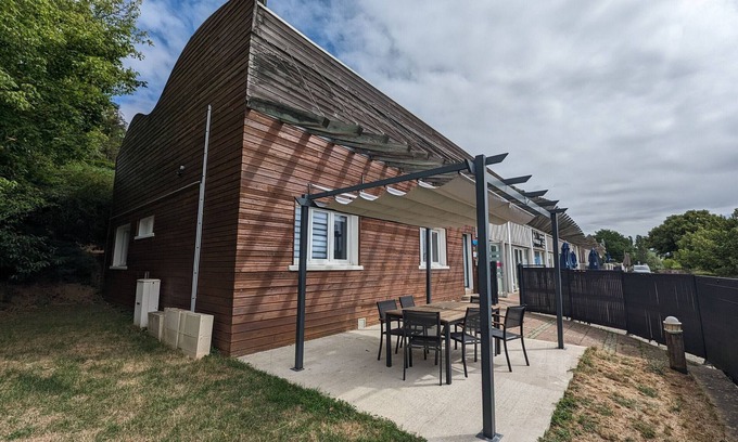 Peigney Cottage | 80m² cottage by the lake, peaceful, pets allowed