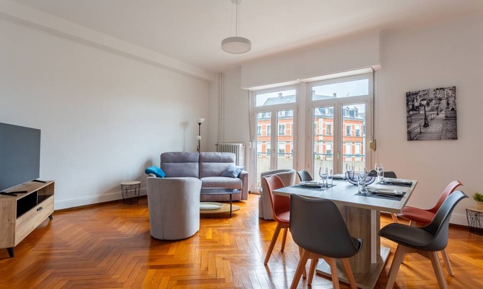 Poincare Apartment | 81 m² Apartment ∙ 2 bedrooms ∙ 4 guests