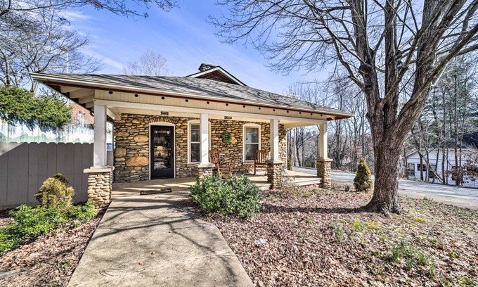 Waynesville Cottage | 81 m² Cabin ∙ 2 bedrooms ∙ 3 guests