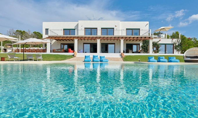 Sant Josep de sa Talaia Villa | 813 m² Villa ∙ 8 bedrooms ∙ 16 guests