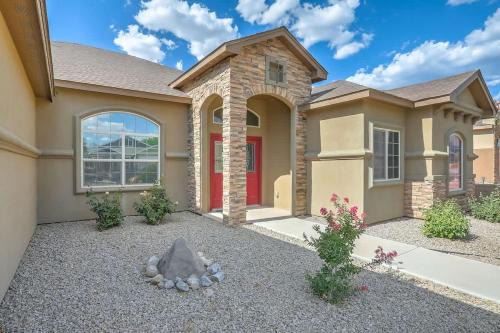Alamogordo House | 817 Shiprock Spacious 5BD 3BATH near Golf Course