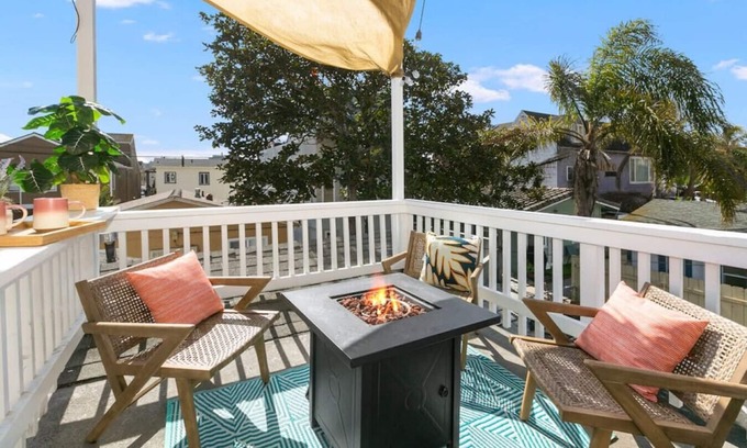 Mission Beach Condo | 820.5 Portsmouth Relaunch · Between Mission Bay & Beach Patio, Firepit Parking