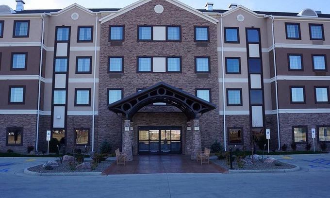 Bismarck Hotel | 83 m² Hotel ∙ 2 bedrooms ∙ 127 guests