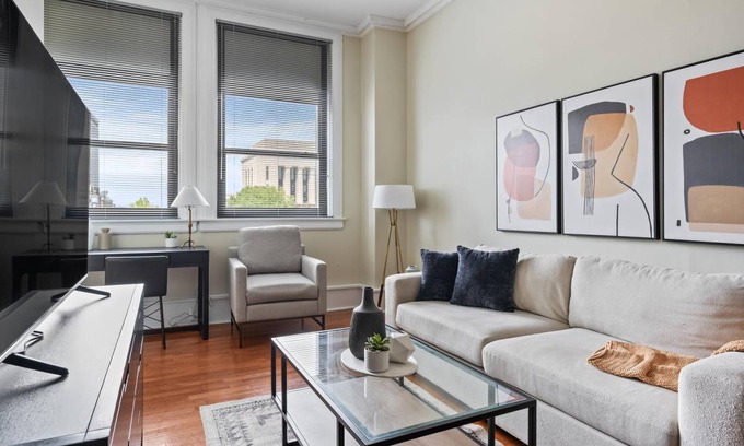 East Bank Apartment | 84 m² Apartment ∙ 2 bedrooms ∙ 4 guests