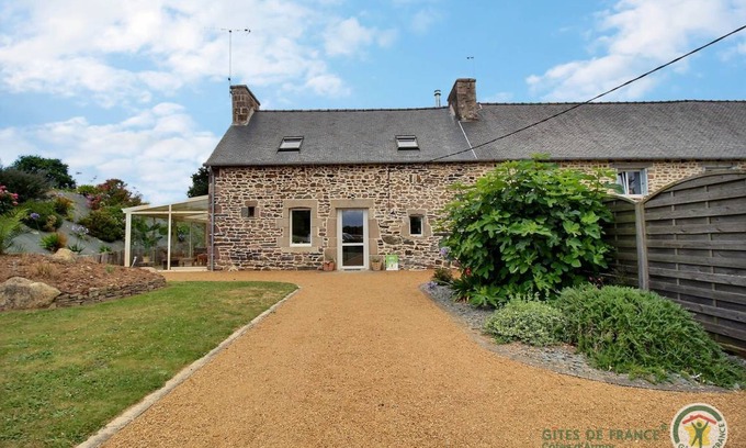 Yvias House | 85 m² Gîte ∙ 3 bedrooms ∙ 5 guests