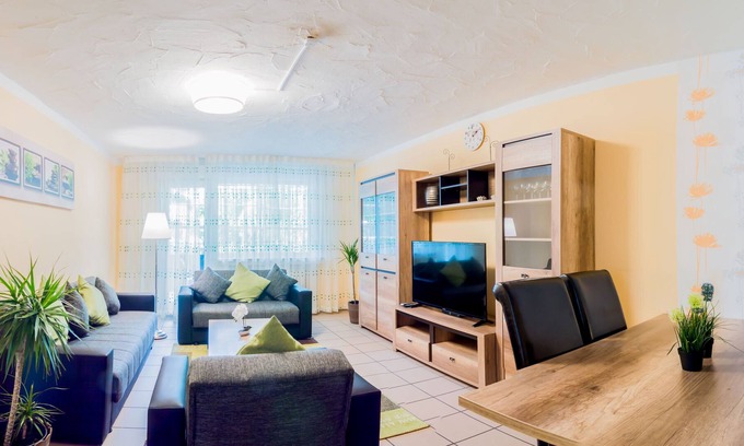 Rhein-Erft-Kreis District Apartment | 85 sqm apartment with large balcony on the 1st Upstairs - cheap accommodation