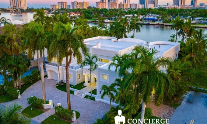 South Lake House | 8500sf Intracoastal Mansion/Cinema/Dock/Pool