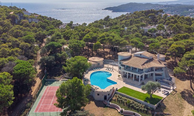Llafranc House | 855 m² House ∙ 9 bedrooms ∙ 18 guests