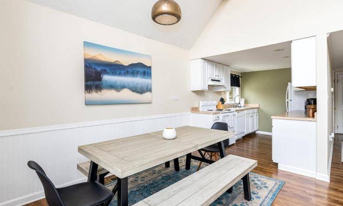 Ridgeway Ski Chalet | 86 m² Chalet ∙ 2 bedrooms ∙ 4 guests