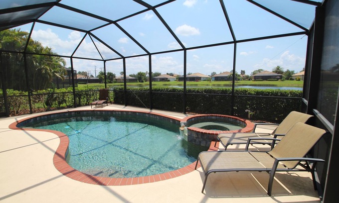 Braden River House | 8603 Breathtaking lake view family house with a pool and golf on River Strand