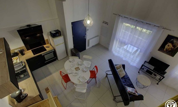 Beynost House | 87 m² Gîte ∙ 2 bedrooms ∙ 10 guests