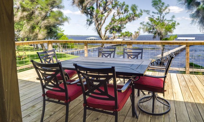 Crescent City House | 88 m² House ∙ 2 bedrooms ∙ 4 guests