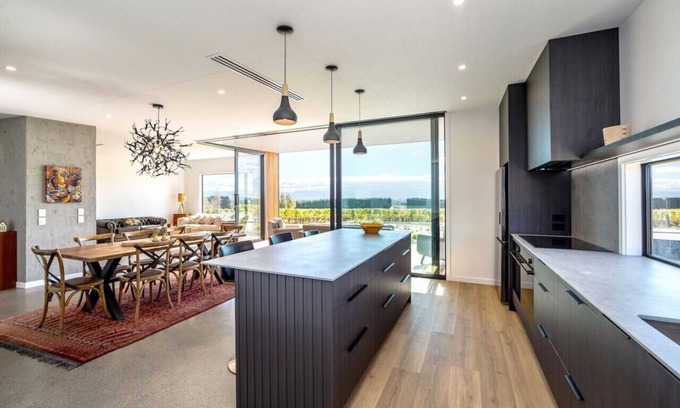 Dyerville House | 89 In The Vines, Martinborough
