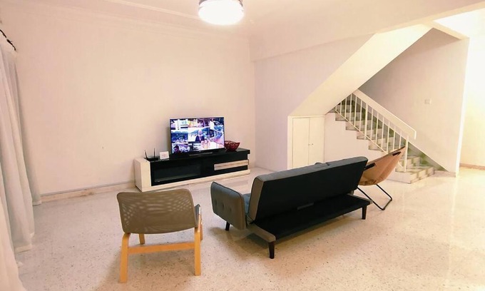 Kulai Villa | 89 Taman Kota Kulai 4Room 12pax near Aeon Kulai
