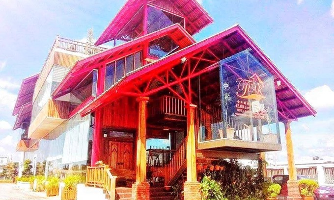Batu Pahat House | 899 m² House ∙ 2 bedrooms ∙ 8 guests