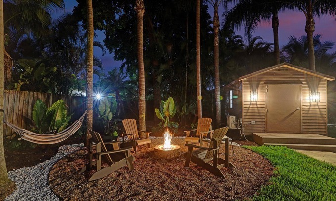 Southwest Ranches Villa | 8BR Luxury Villa w/Amazing Pool & Basketball +