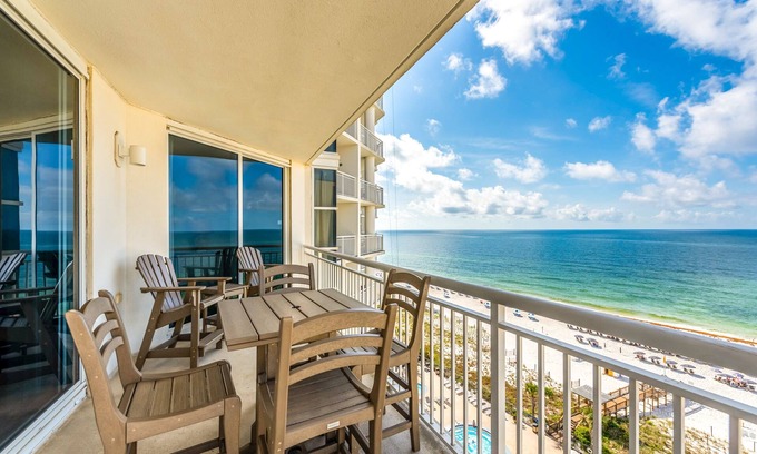 Ono Island Condo | 8th Floor Gulf Front Condo w/ Beach Setup Included, Near Entertainment