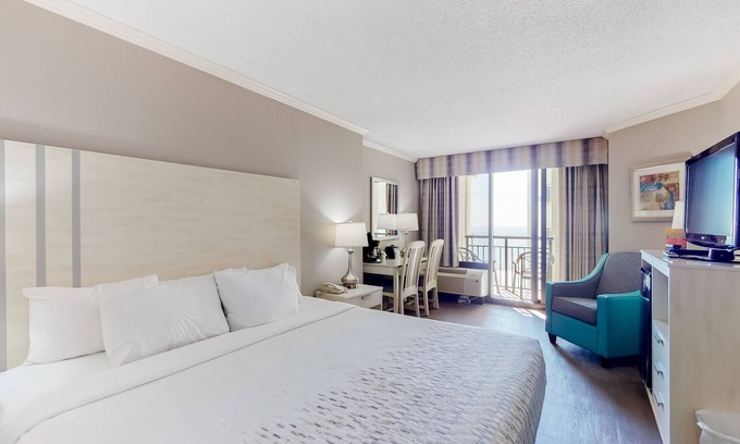 Myrtle Beach Apartment | 8th-floor ocean-view studio with AC, pool, hot tub & gym - dog-friendly