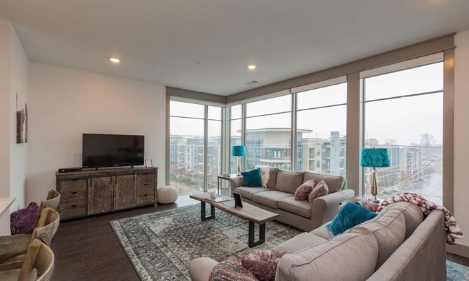 Berry Hill Apartment | 8th South Modern Condo Near Downtown