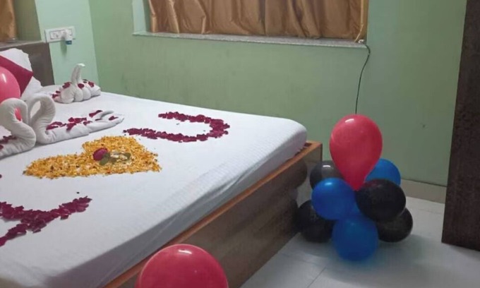 Sector V House | 9-bedroom building in fabulous Kolkata with WiFi, fitness room, AC