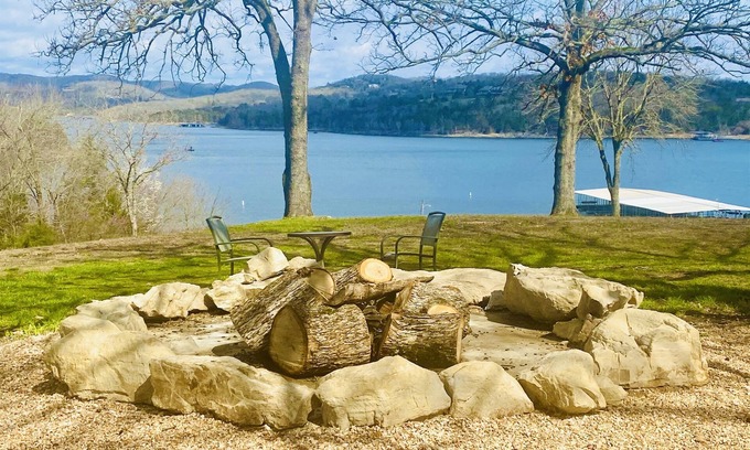 Branson West House | 9 Bedroom Cabin Steps Away From Table Rock Lake!