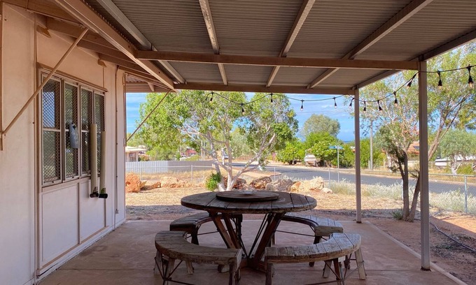 Exmouth House | 9 Carr Way - Pet Friendly with Wifi
