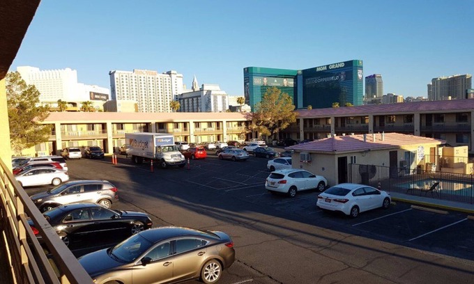 Las Vegas Hotel | $9 for tonight CES at Travelodge, FREE breakfast and FREE wifi-3 nts minimum