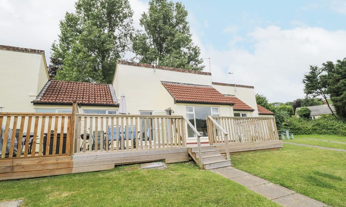 St. Ann's Chapel House | 9 MANORCOMBE BUNGALOWS, pet friendly, with a garden in Callington