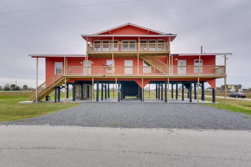 Galveston Apartment | 9 Mi to Crystal Beach Pet-Friendly Apt with Balcony