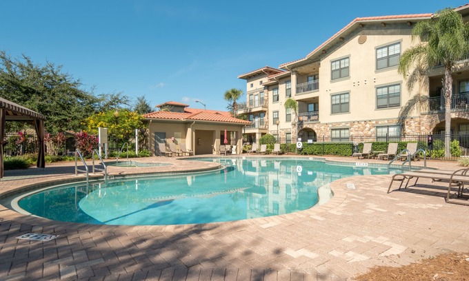 Davenport Condo | 9 miles to Disney, washer dryer, full kitchen, private patio, 2 community pools