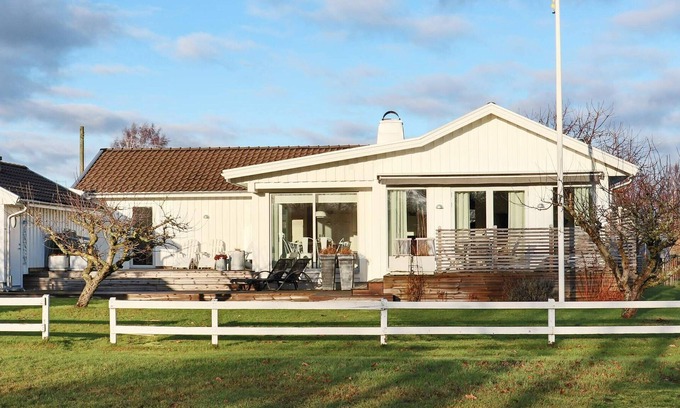 Skummesloevsstrand House | 9 person holiday home in LAHOLM