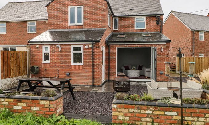Roch Cottage | 9 PILGRIMS WAY, pet friendly, with a garden in Roch