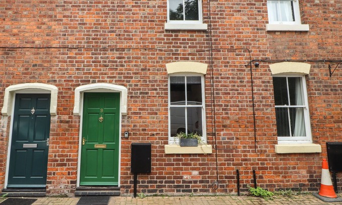 Shrewsbury Cottage | 9 PORTOBELLO, with a garden in Shrewsbury