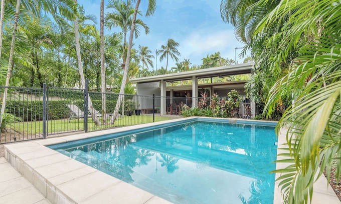 Port Douglas Villa | 9 Sand Street - 3 Bedroom Beachhouse