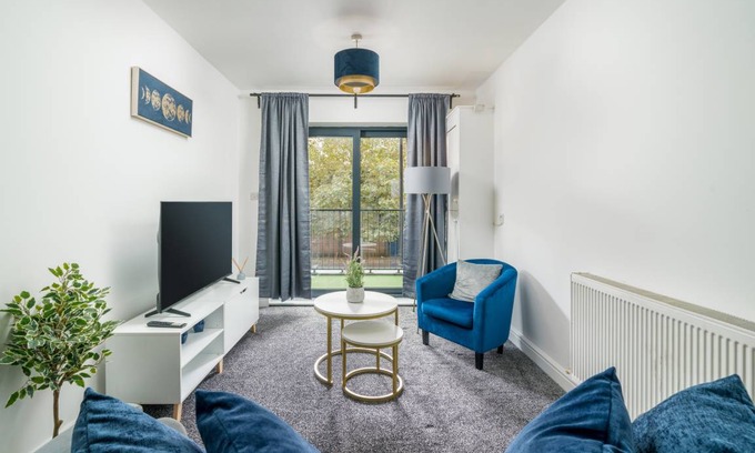 Canning Town Apartment | 90 m² Apartment ∙ 2 bedrooms ∙ 5 guests