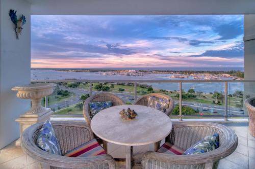 Southport Apartment | 90 m² Apartment ∙ 2 bedrooms ∙ 4 guests