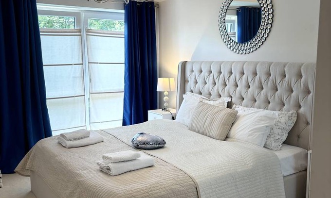 Stratford and New Town Apartment | 90 m² Apartment ∙ 2 bedrooms ∙ 6 guests