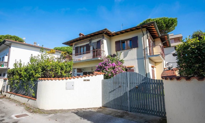 Forte dei Marmi Ski Chalet | 90 m² Chalet ∙ 2 bedrooms ∙ 5 guests