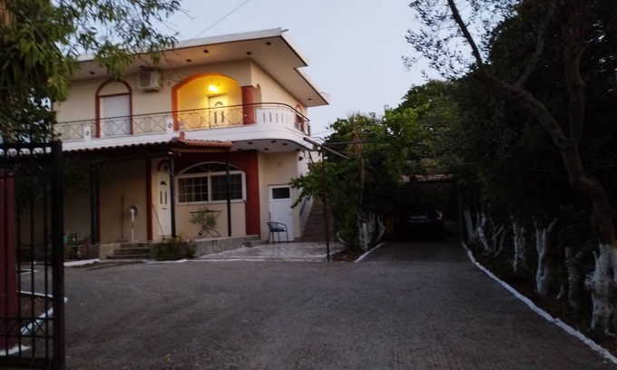 Messini House | 90 m² Finca ∙ 2 bedrooms ∙ 4 guests