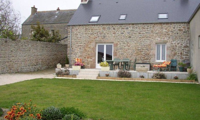 Reville House | 90 m² Gîte ∙ 3 bedrooms ∙ 6 guests