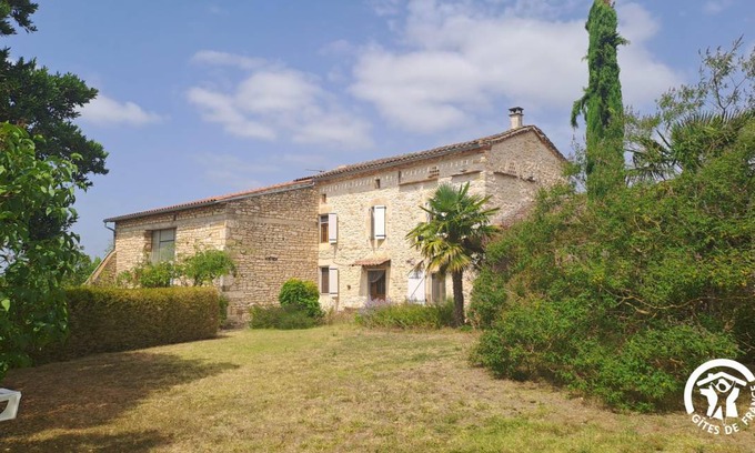 Livers-Cazelles House | 90 m² Gîte ∙ 2 bedrooms ∙ 5 guests