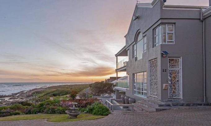Sandbaai Hotel | 90 m² Hotel ∙ 2 bedrooms ∙ 127 guests