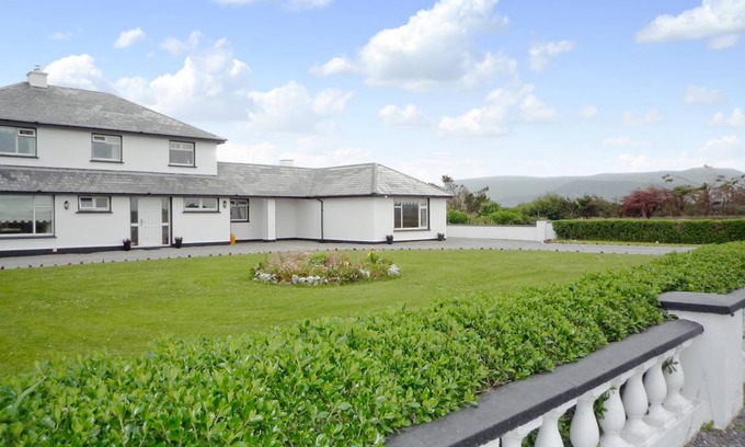 Louisburgh House | 90 m² House ∙ 2 bedrooms ∙ 4 guests